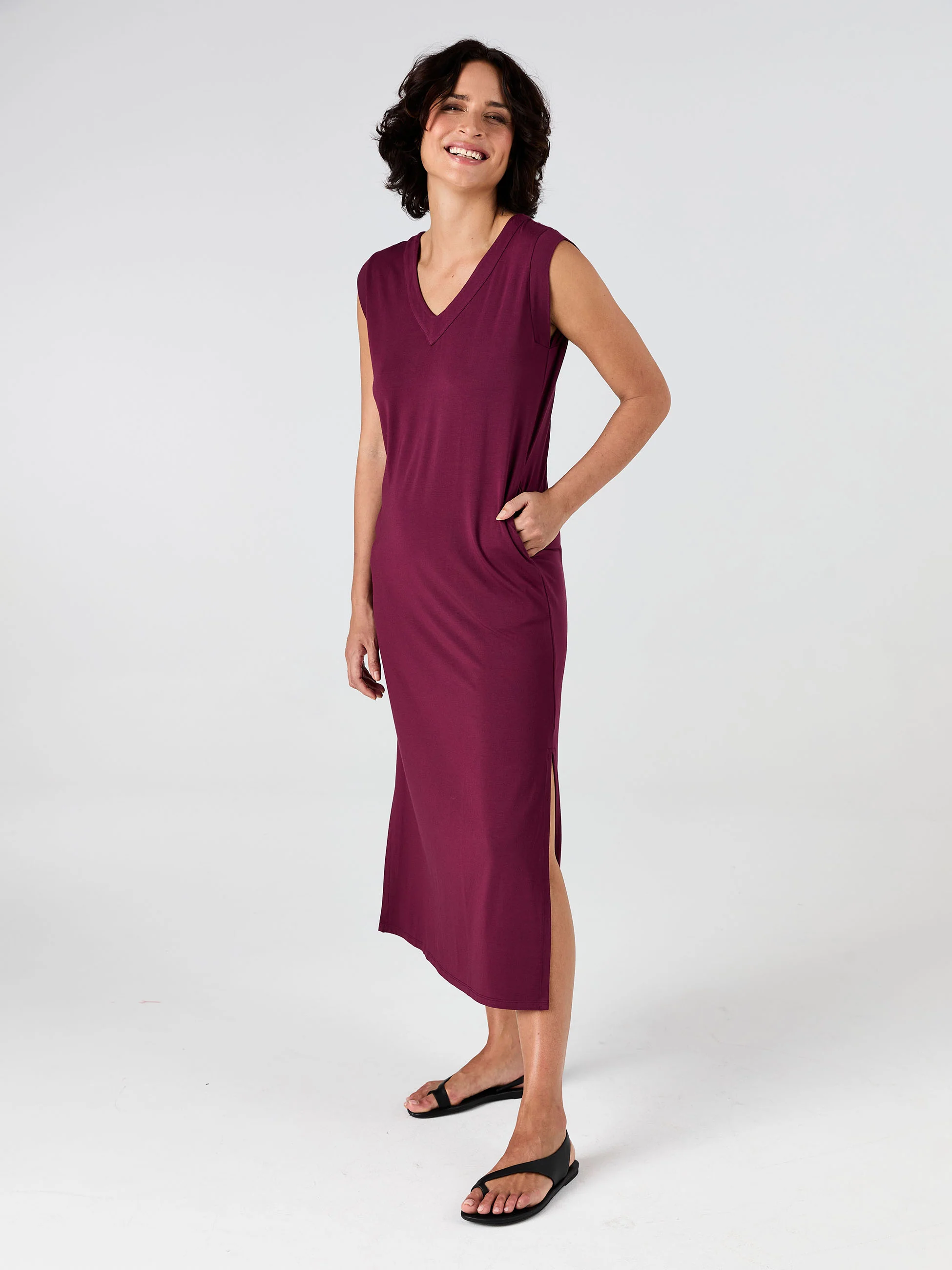Everly V Neck Maxi Dress - Ruby - Image 2